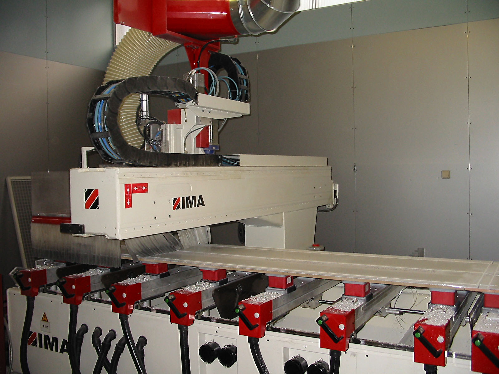hochmoderne CNC-Zuschnittsanlage